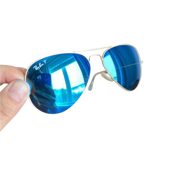 Ray-Ban Aviator Sunglasses – Gold / Blue Flash Lenses - Like new - Picture 3 of 7